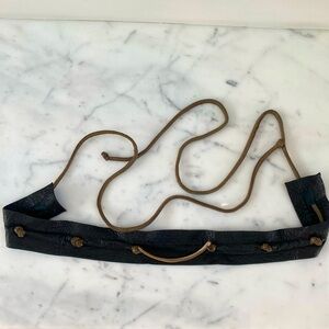 Women’s leather and shell belt